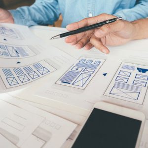 Cat costa un magazin online?